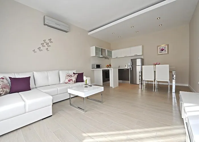 アパート Violet ザダル