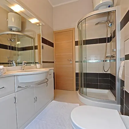 바이올렛 자다르