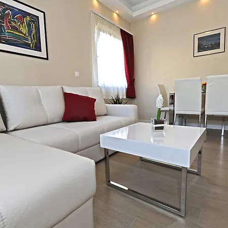 Violet Apartment *